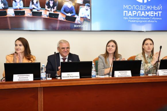 Встреча с молодыми парламентариями прошла в рамках развития донорства костного мозга